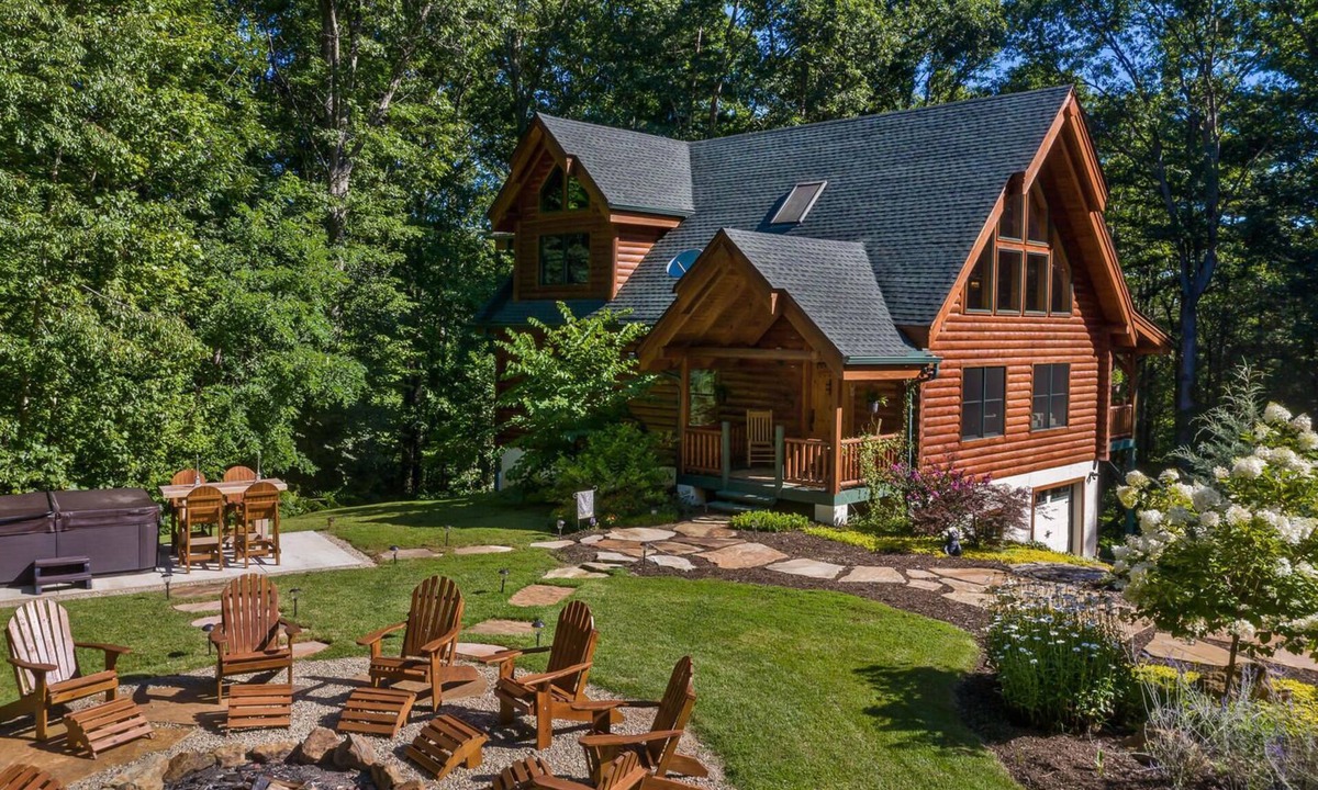 Leicester Cabin | Large Cozy Cabin in Asheville Area Mountains