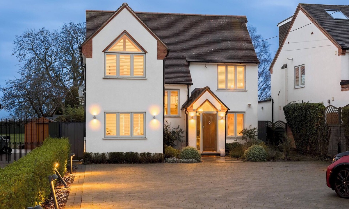 Uley House | Large & Modern 4 Bed Family Home - Pass the Keys