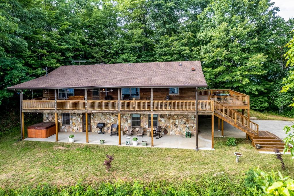 Franklin House | Lazy Bear Lookout