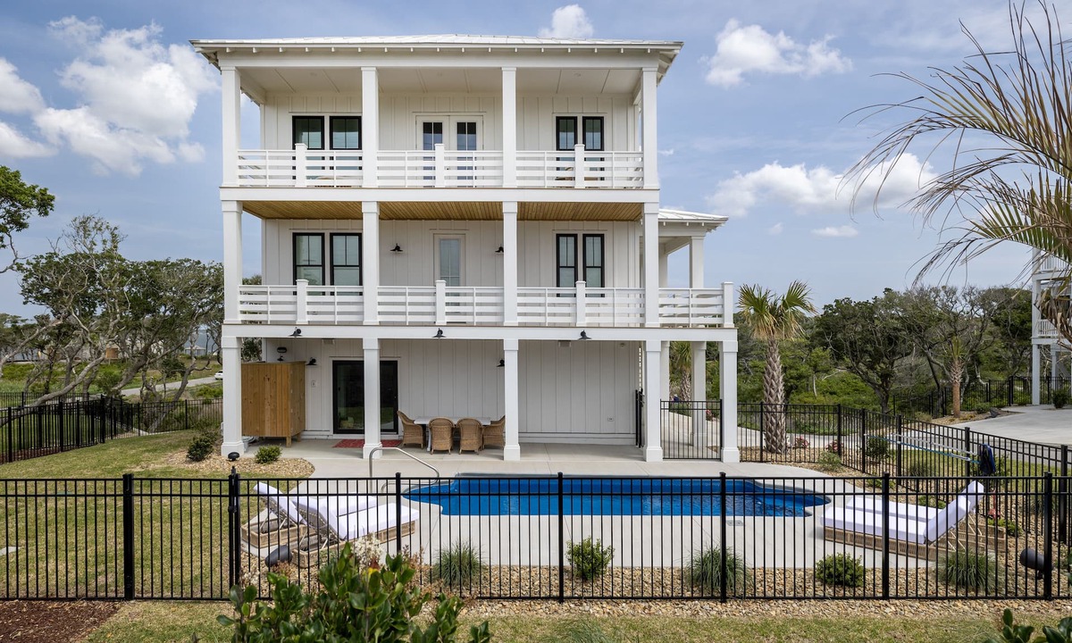 Indian Beach House | Legally Blonde, Almost Oceanfront House in Indian Beach, NC!