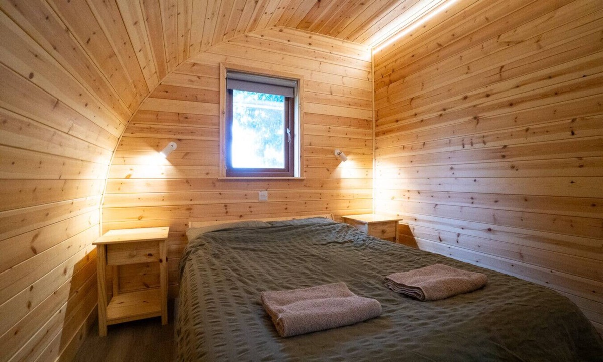 Newmarket Cabin | Lidgate Star Cabin 2 · Eco-friendly cabin next to 16th century pub