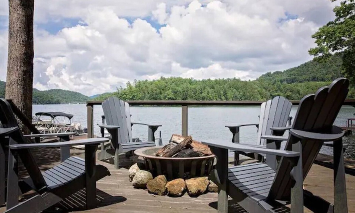Santeetlah House | Light-filled custom Lake Front Home! GREAT FALL DATES AVAILABLE!