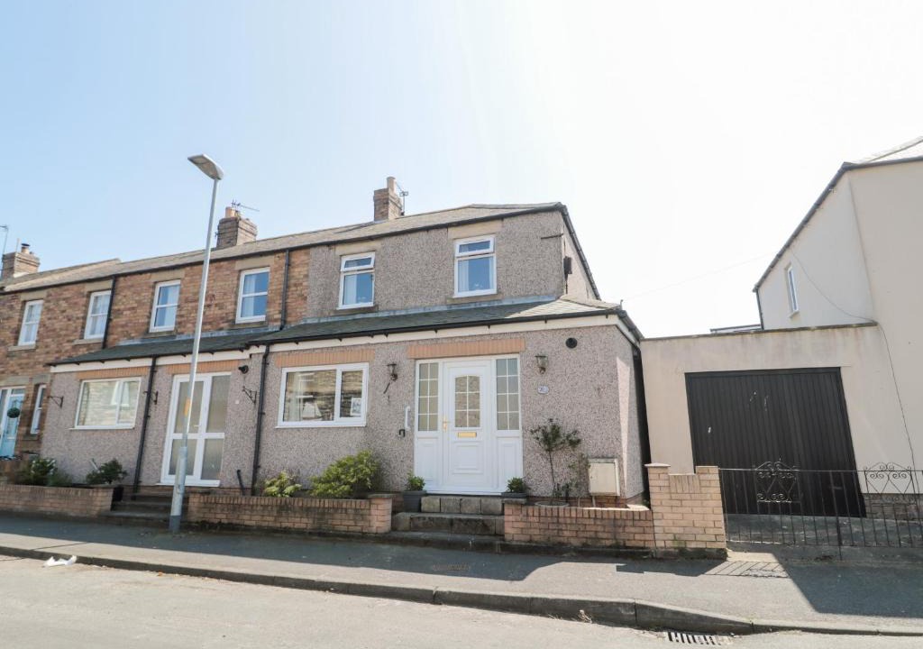 Amble House | Lighthouse Cottage
