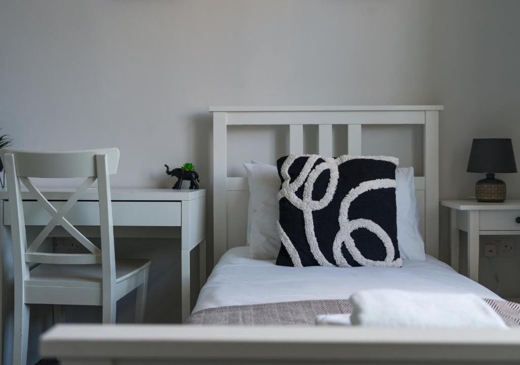 Bedlington Apartment | Lily Apartment - Sleeps 3 - Pet friendly - Parking