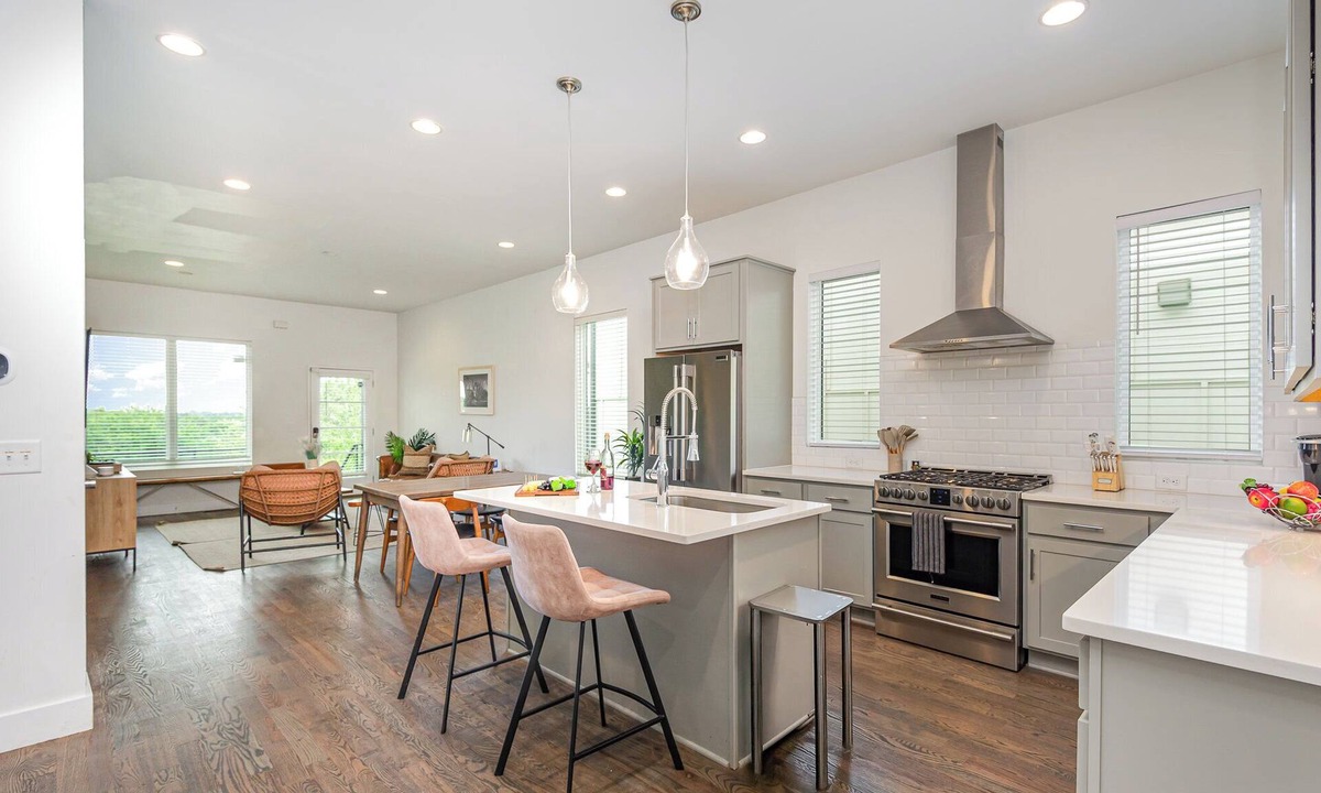 Talbot's Corner Cottage | Limbo - In Cumberland Heights - Mins to Germantown