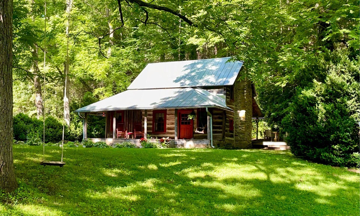 Fairview Cabin | Lissie Wright’s Cabin, Est 1895. Scenic Creek, 7.5 Acres, 15 min to Downtwn AVL