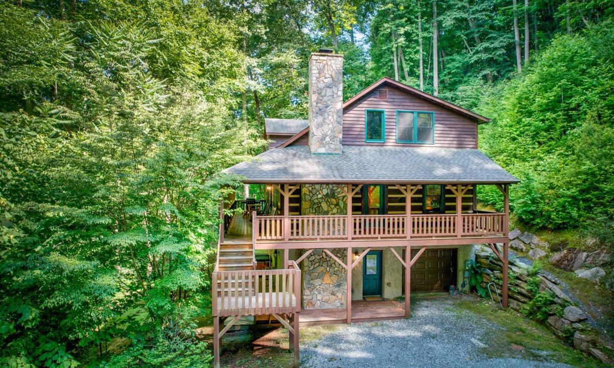 Boone Cabin | Little Creek Lodge - Creek side Valle Crucis cabin with Hot Tub Minutes to Boone!