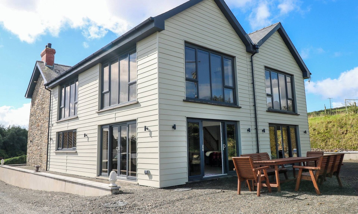 Whitland Cottage | LITTLE PALE, pet friendly, luxury holiday cottage in Whitland