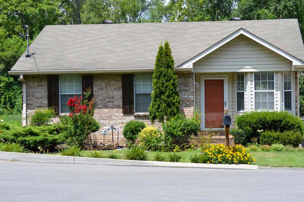 Inglewood House | Lively East Nashville Pad: Walk to Bars & Eateries