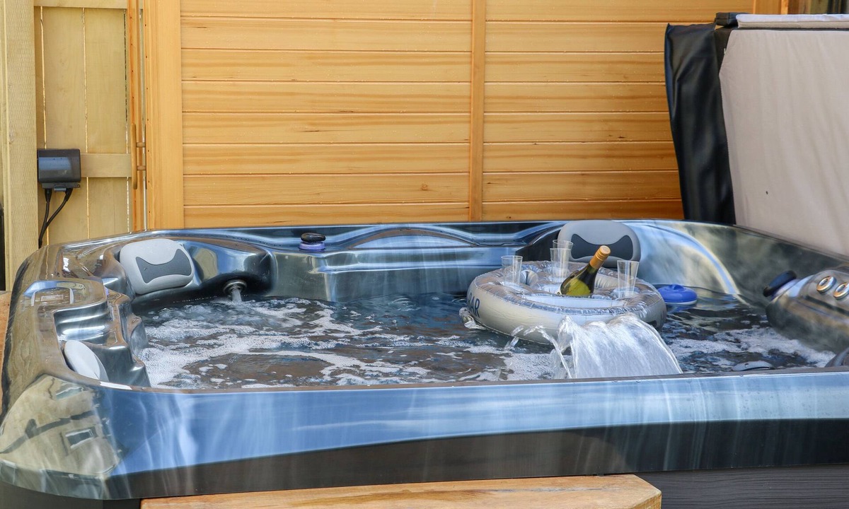 Skipton Cottage | Lock View - Nordic Spa