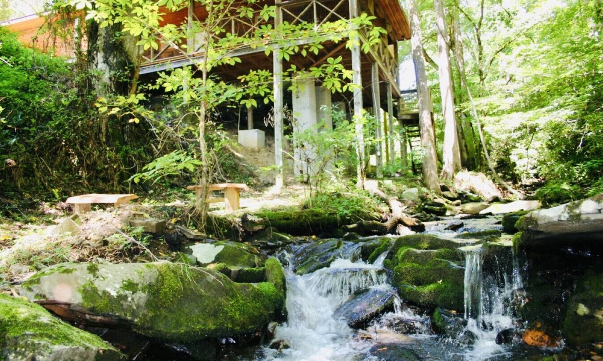 Bryson City Apartment | Log Cabin, Hot Tub, Fire Pit, Roaring Creek