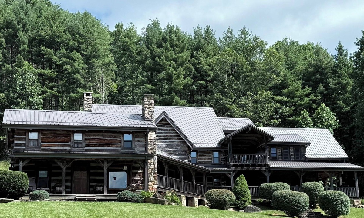 Altamont House | Log Cabin with Mountain Views, Hot Tub & Huge Yard