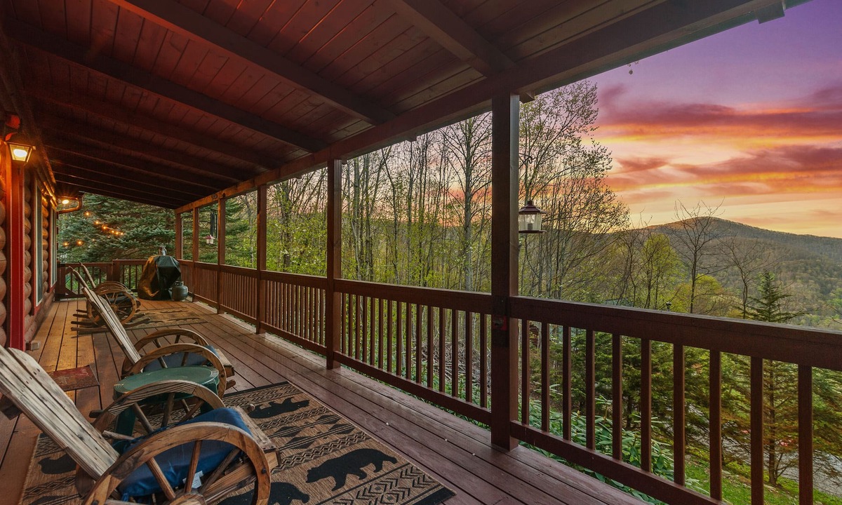 Settlers Ridge Cabin | Long Mtn. Views - Covered Porch - Rockers - Fire Pit - Gated - Clean - 5 Stars!