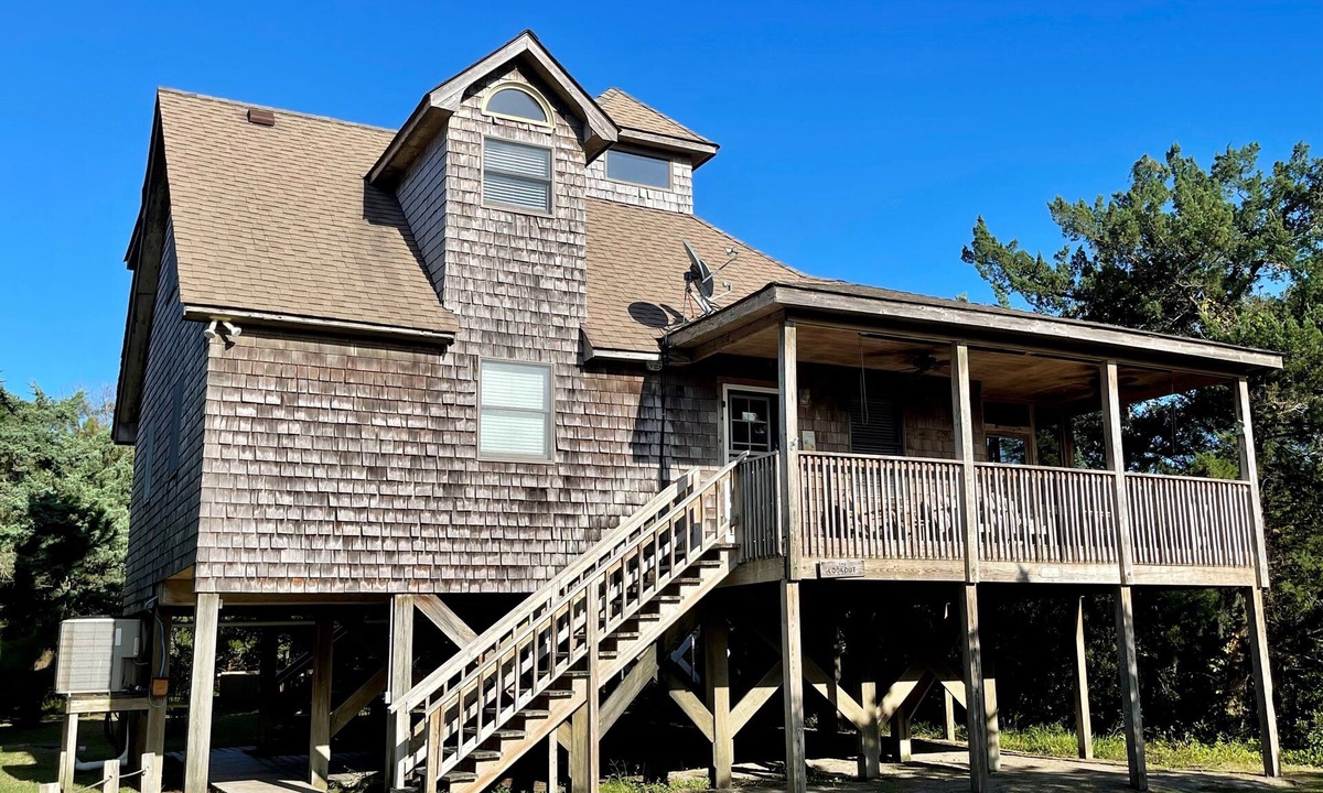 Ocracoke House | Lookout: Popular dog friendly home with comfortable interior.