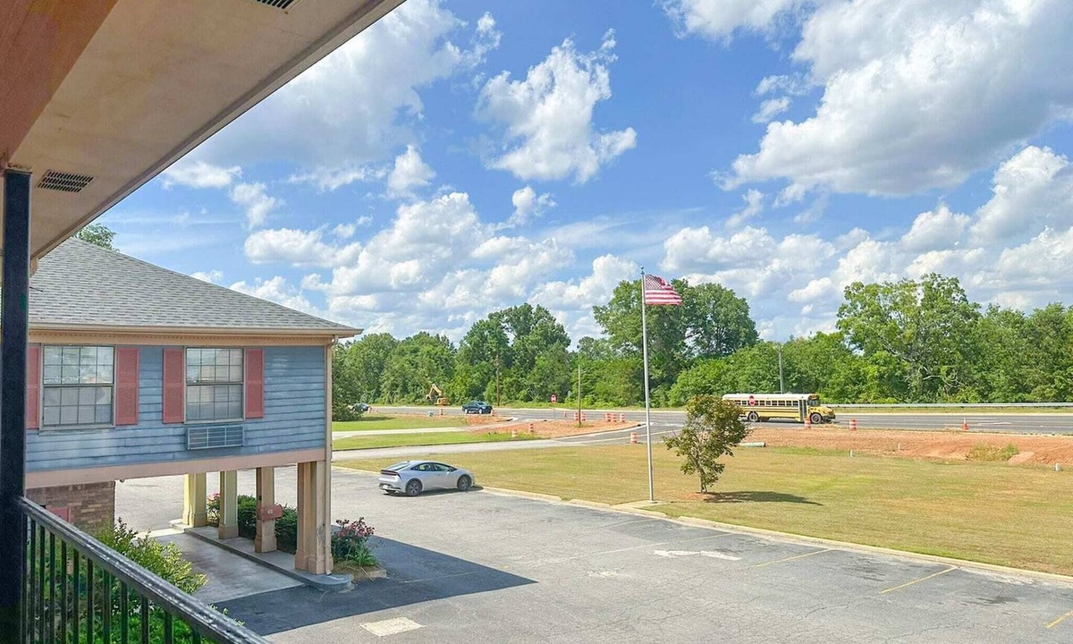 Louisville Apartment | Louisville, GA|King Bed|Smoking