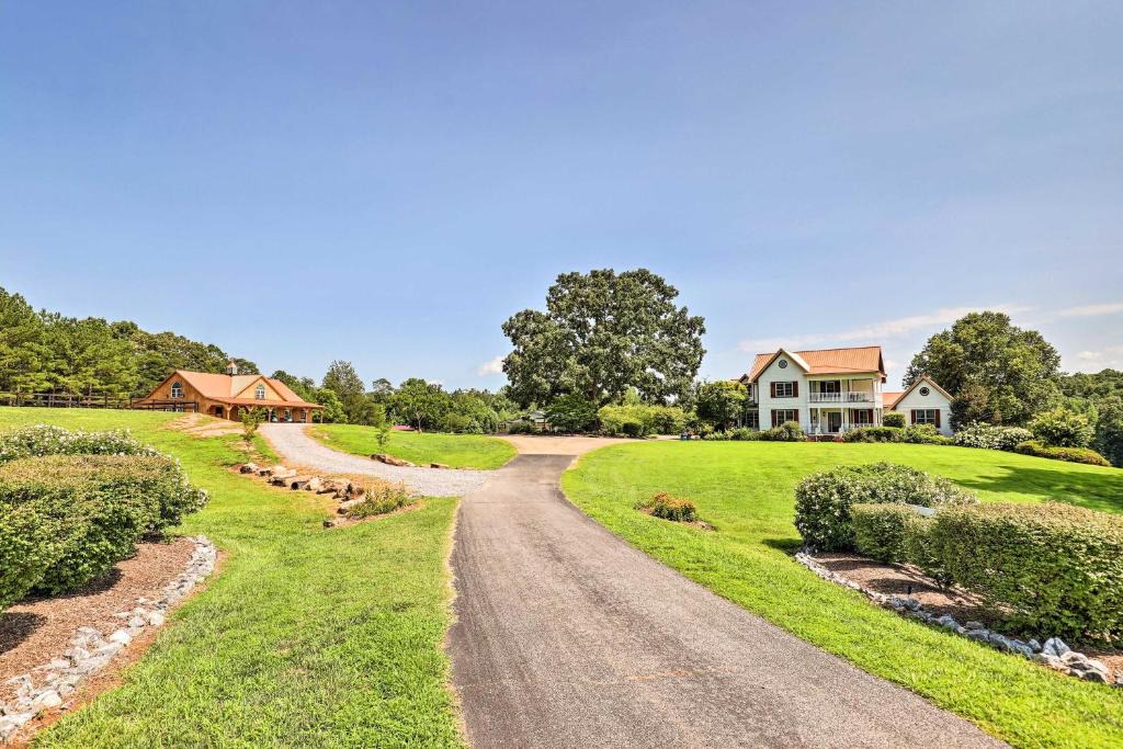Caroleen House | Lovely Equine Countryside Estate on 68 Acres