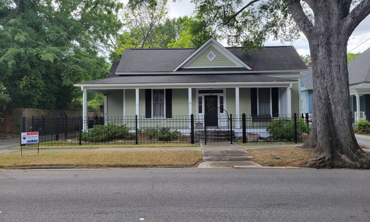 Lumberton House | Lovely fenced and gated 3-bed/2 bath home on beautiful Elm lined Main Street.