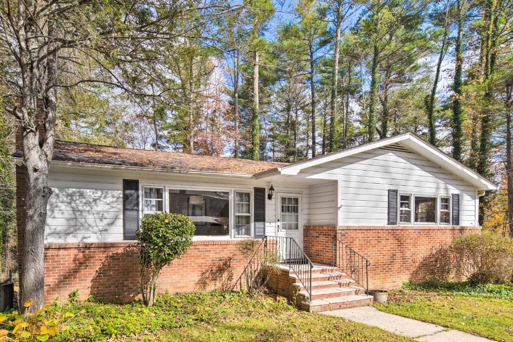 Hendersonville House | Lovely Hendersonville Home, Near Parks!
