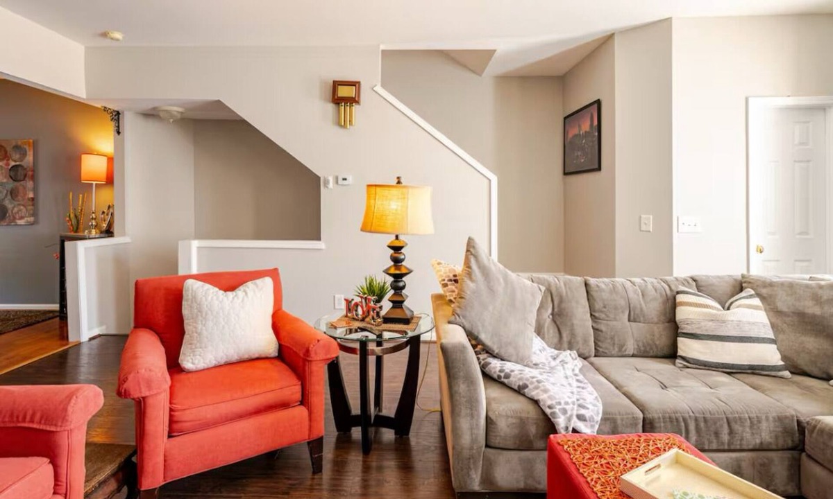 Northwest Raleigh House | Lovely Townhome near RDU, downtown Raleigh &Durham