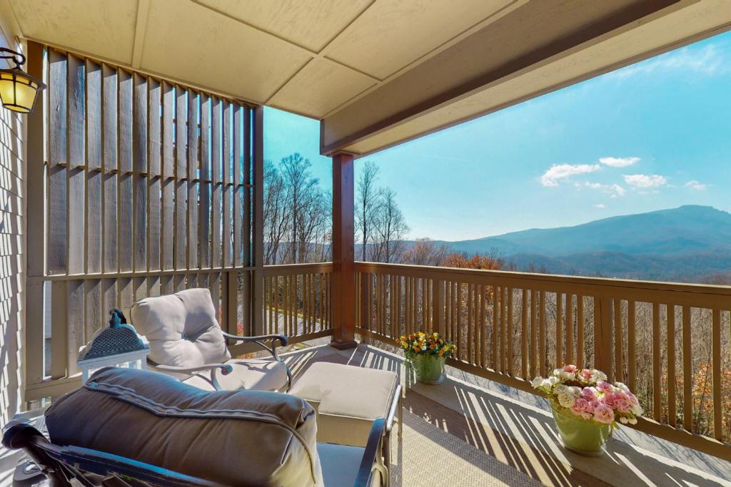 Boone Apartment | Luminous Pine Hideaway