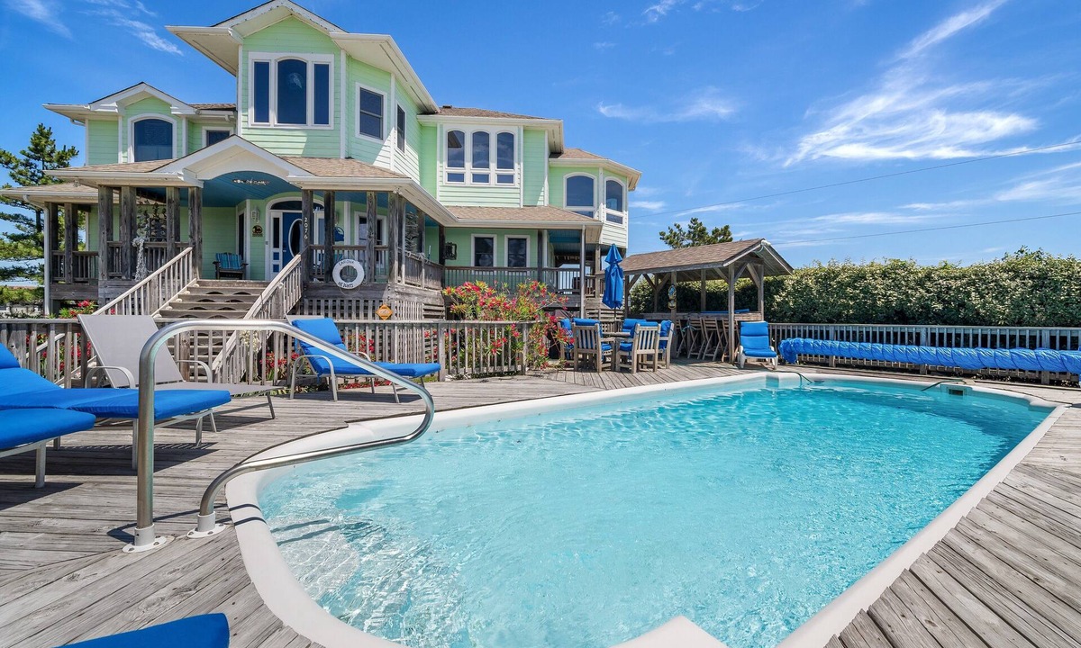 Carova Beach House | Lux 6 bdr, 5.5 bath semi-oceanfront, 4WD area, private pool & great ocean views!