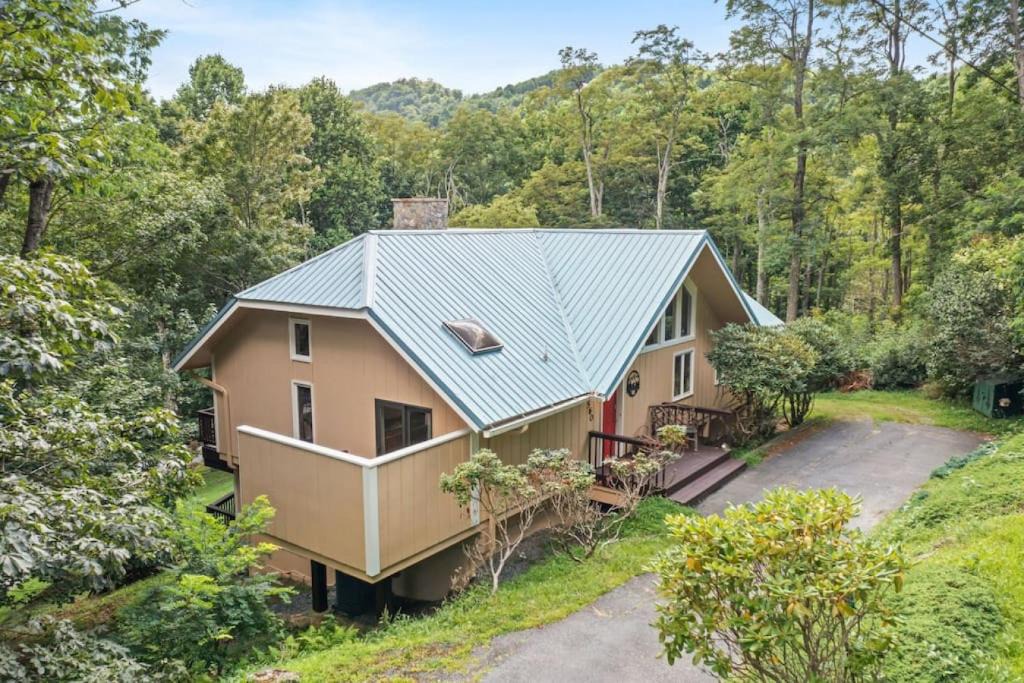 Seven Devils House | Lux Chalet with Amazing Views of Grandfather Mtn!