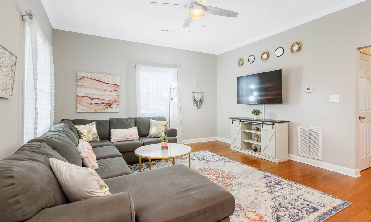Durham House | *Lux Modern Townhome * Downtown* King Beds * Duke*