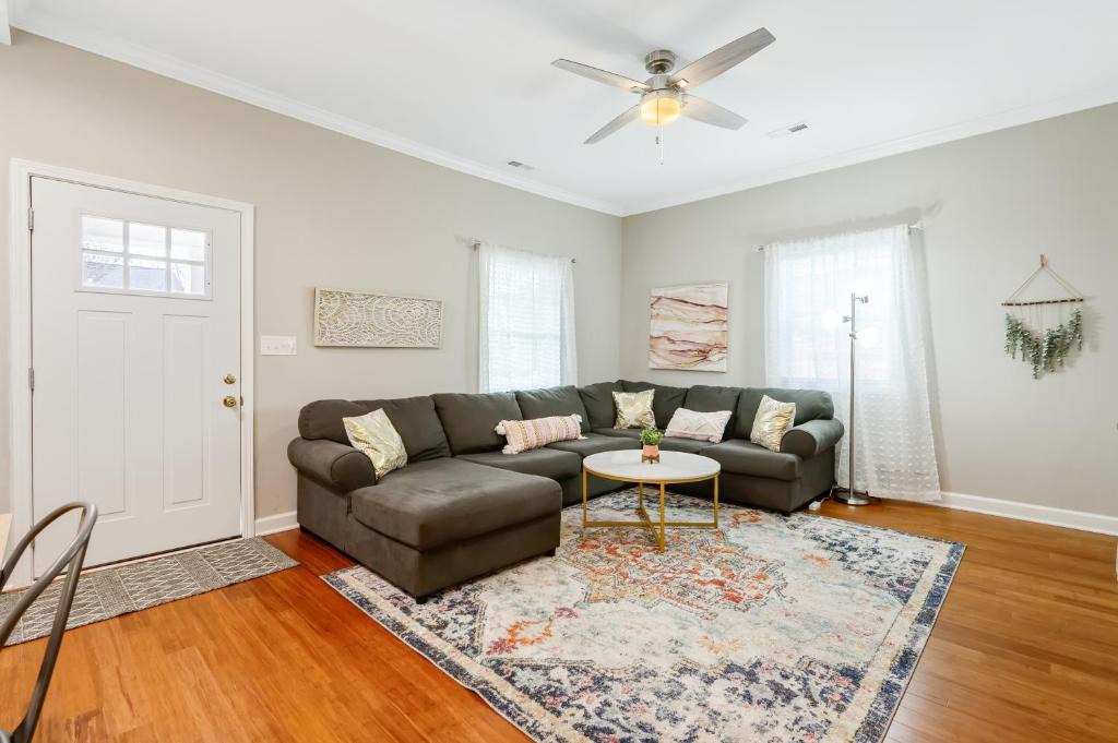 Durham House | *Lux Modern Townhome * Downtown* King Beds * Duke*