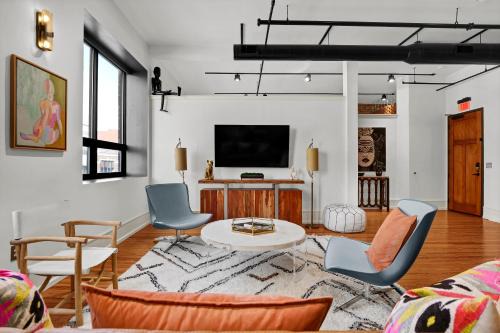 Downtown Wilmington House | Luxe 220 Suite 1
