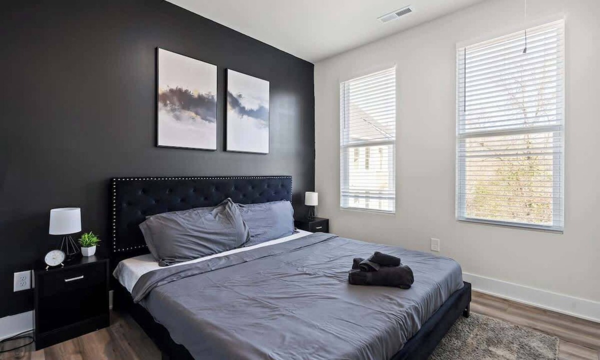 Charlotte House | Luxe 4BR King Townhouse w/Rooftop in Uptown CLT!