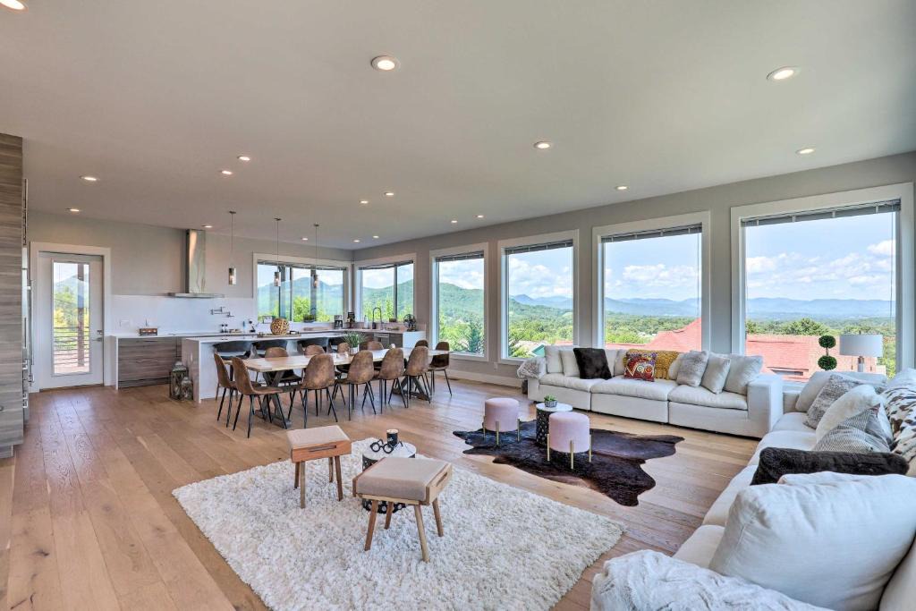 Asheville House | Luxe Asheville Home with Stunning Mountain Views!