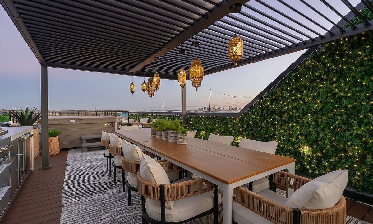 Talbot's Corner Condo | Luxe Stay Near Downtown | Karaoke, 9 Beds, Pool, Hot Tub, Sleeps 12+