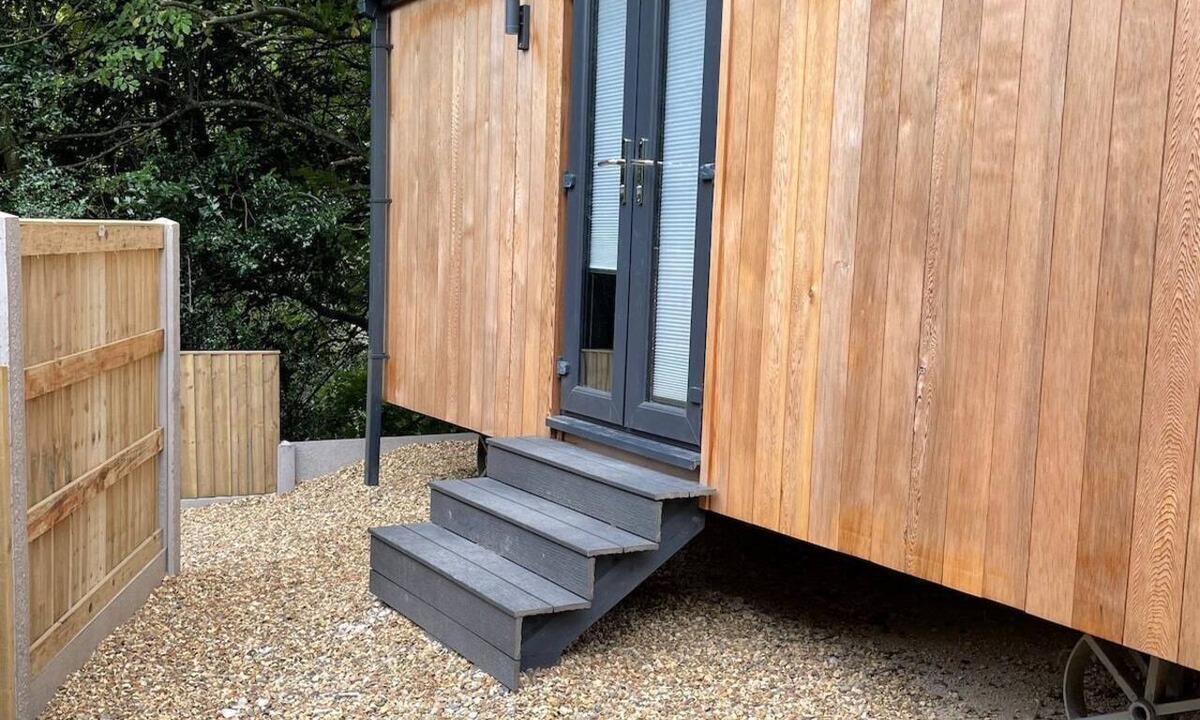 Llangollen Cabin | Luxurious Canal-side mini lodge in Llangollen.
