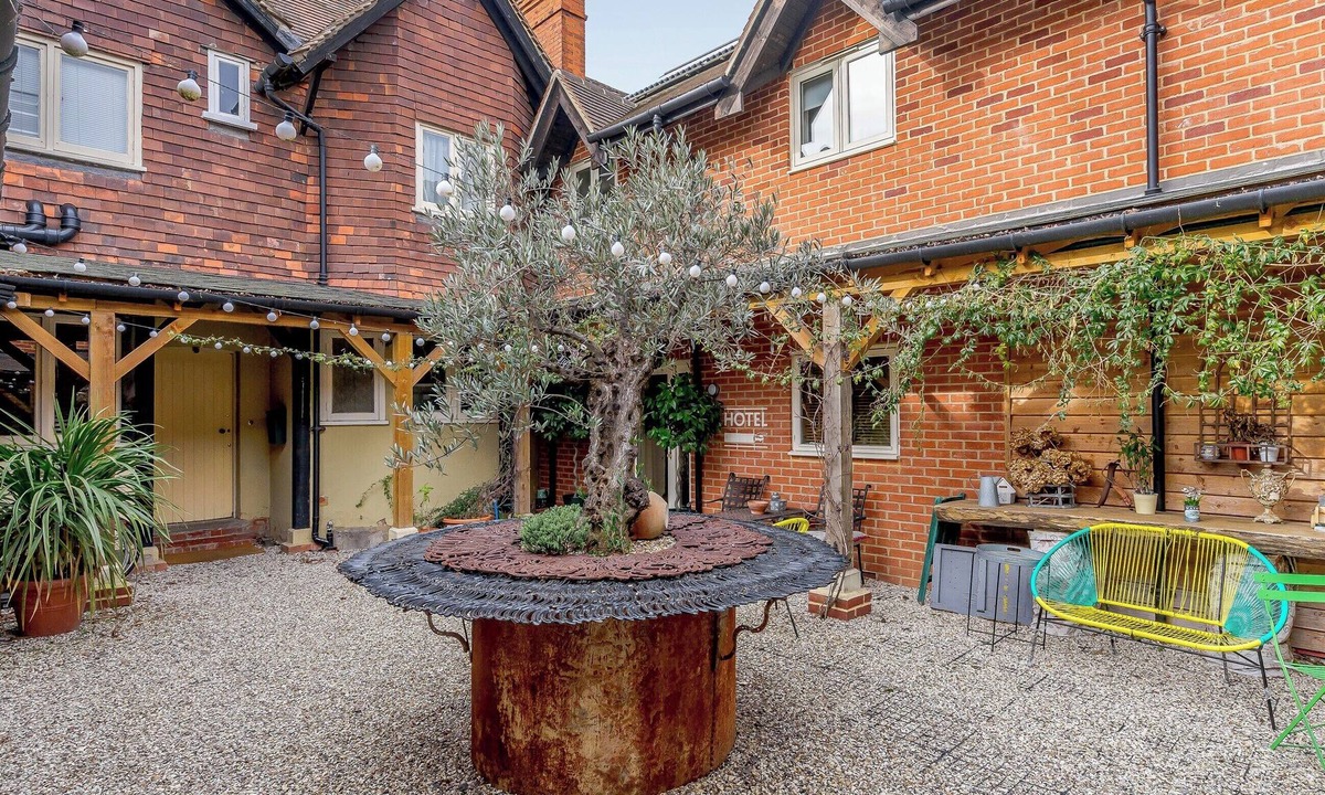 Eversley Cottage | Luxurious comfortable apartment in rural north Hampshire.