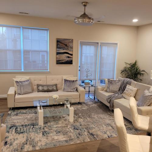Apex Apartment | Luxurious Townhome