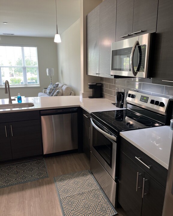 Crabtree Apartment | Luxury 1 BR Apartment w/patio in central location near Raleigh’s hot spots!