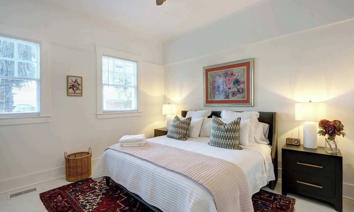 Thomas Square Apartment | Luxury 2BR/1BA in a Restored 1920s Savannah Home