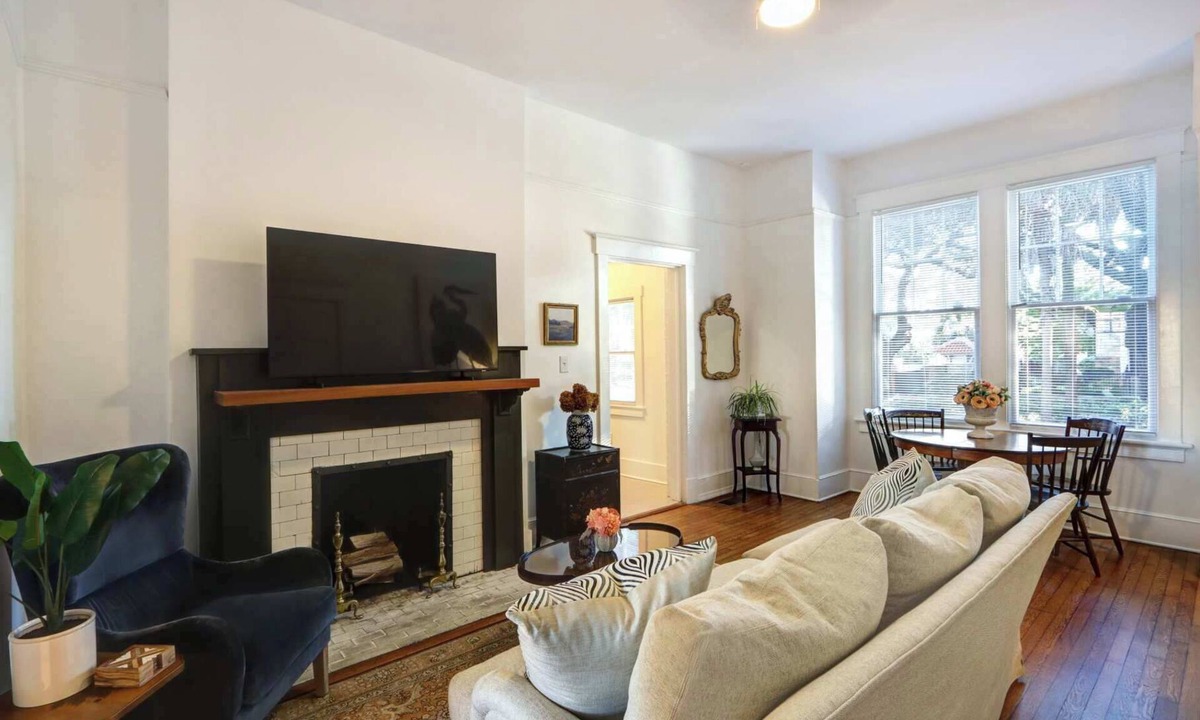 Thomas Square Apartment | Luxury 2BR | Historic Savannah Home