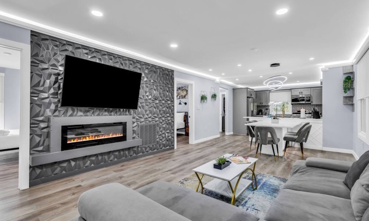 Charlotte | Villa Heights