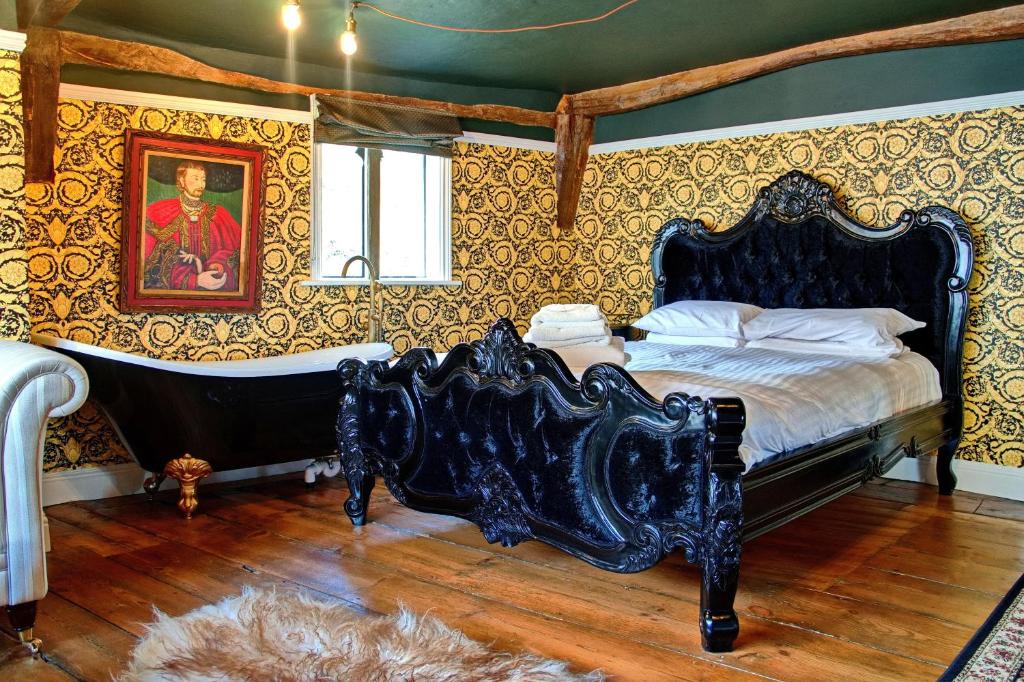 Saffron Walden House | Luxury 9 Bed Manor House Hot Tub Cinema Room SkyTV