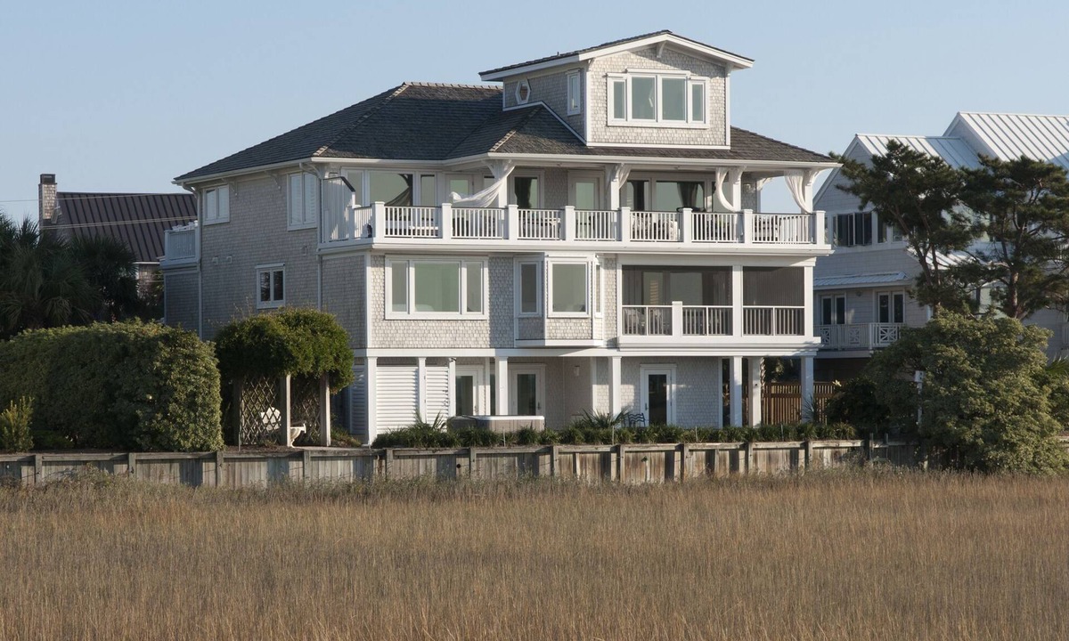 Shell Island House | Luxury Beach House ~ Steps to the Ocean with Stunning Sound Views