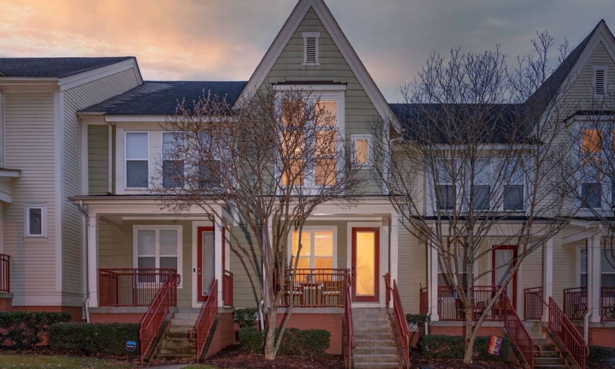 Third Ward House | Luxury Coastal Farmhouse; Walk to Uptown, Home Gym, Private Parking