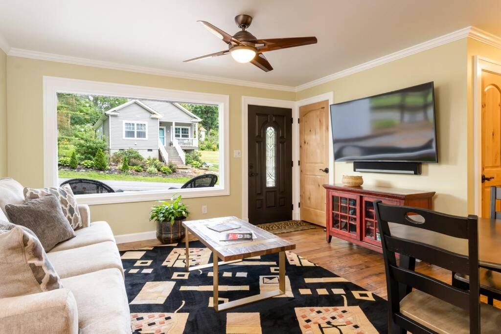 Oakley House | Luxury Cottage just 5 miles to downtown Asheville