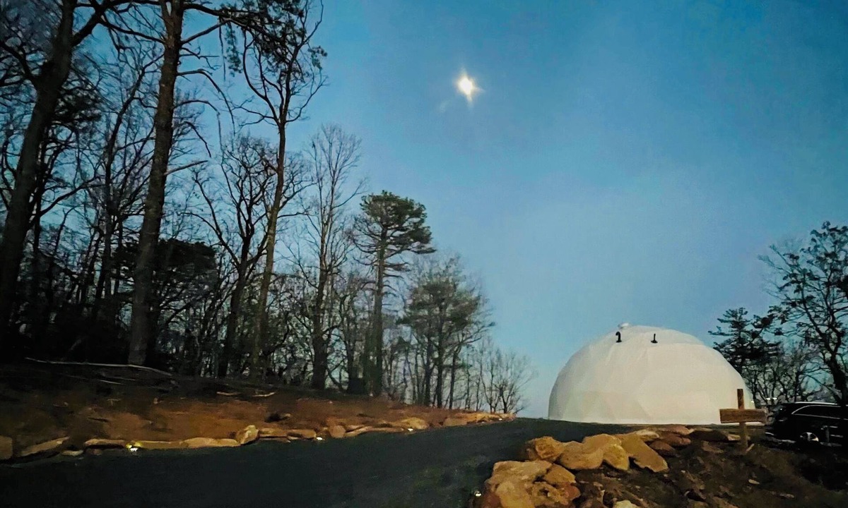 Hays House | Luxury dome - hot tub-star glazing romantic getaway