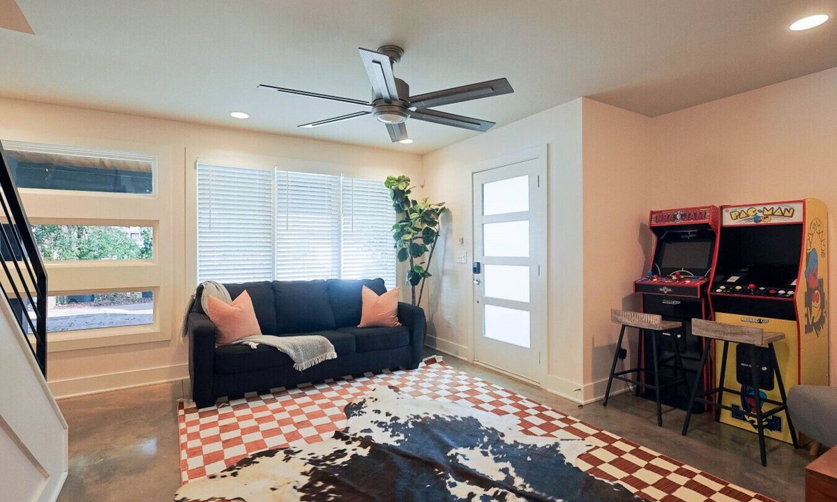 East Nashville Villa | Luxury East Nashville Townhome | Walk to Five Points | Dual King Suites & Arcade Room