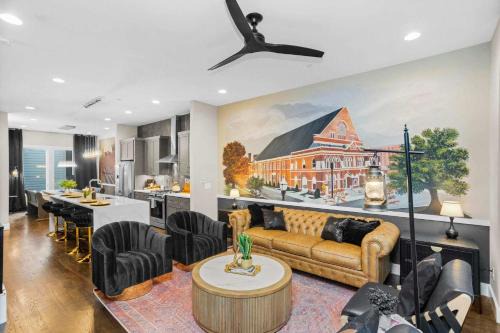 Buena Vista House | Luxury Gated Duo Sleeps 24 Karaoke & Rooftop