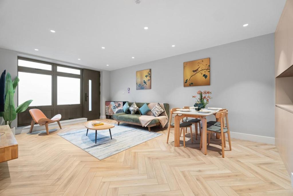 Telegraph Hill Apartment | Luxury Home & Work Haven Comfort for Families