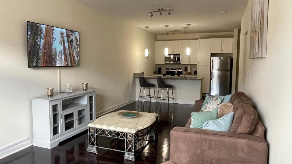 Charlotte Apartment | Luxury KING BED Oasis in Southend Charlotte- 3 miles from Uptown!