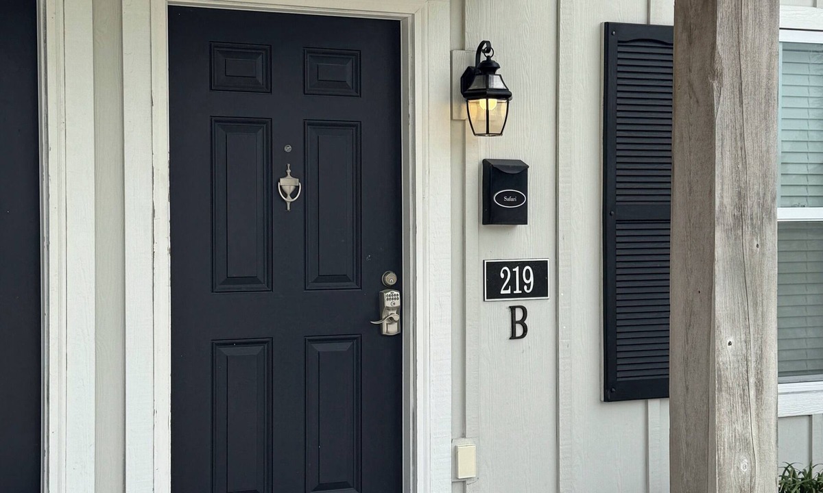 Elizabethtown Resort | Luxury Lodging, Lakefront View, King Bed w/Private Bath, Private Patio.