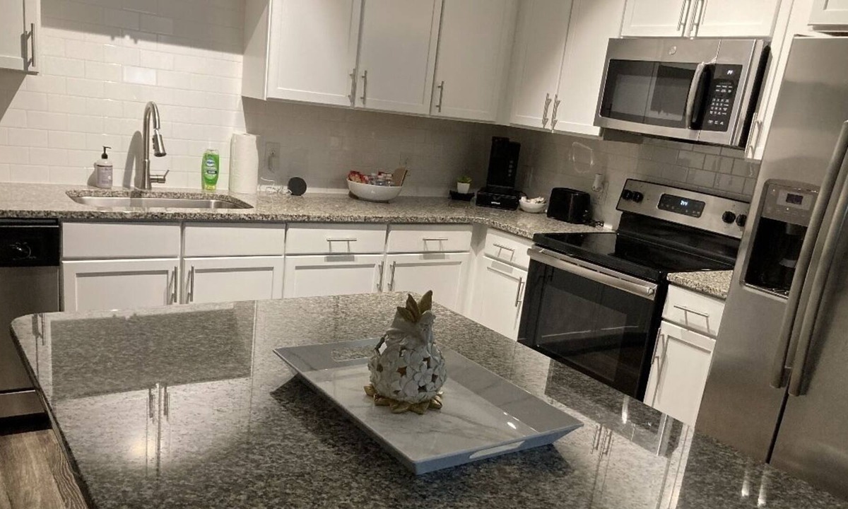 Dixie - Berryhill Apartment | Luxury Top Tier Apartment W/ Full Amenities